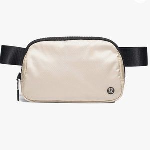 Lululemon Everywhere Belt Bag - White Opal/Black